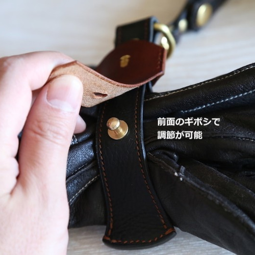 #DENTS #黒と赤のレザー #グローブホルダー デンツ・グローブ - 高級レザーグローブ、ベルト、アクセサリー