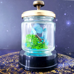 夜光蝶と鉱石を閉じ込めた魔法の小瓶ランプ（約2日間連続点灯可能） 4枚目の画像