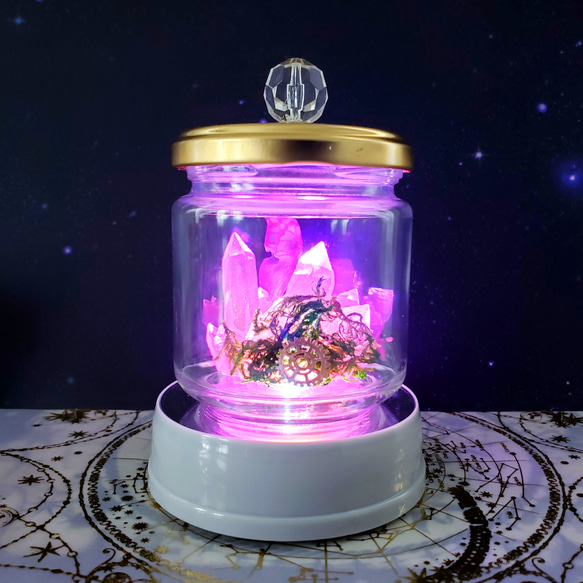 夜光蝶と鉱石を閉じ込めた魔法の小瓶ランプ☆マゼンタ（約2日間連続点灯可能） 2枚目の画像