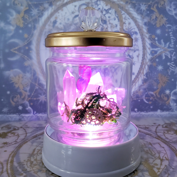 夜光蝶と鉱石を閉じ込めた魔法の小瓶ランプ☆マゼンタ（約2日間連続点灯可能） 5枚目の画像