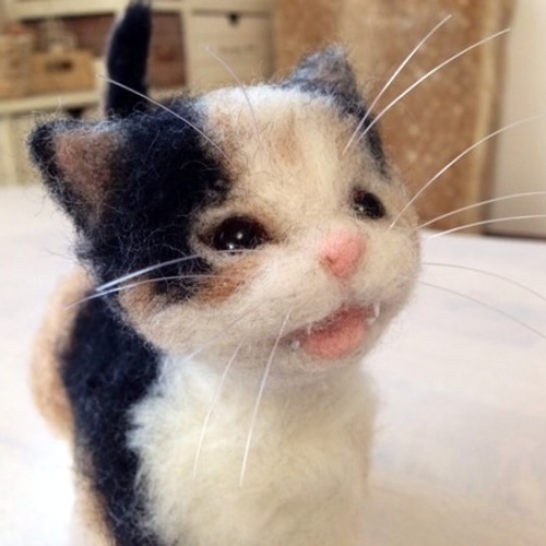 羊毛フェルト:リアルな三毛猫ちゃん 羊毛フェルト ♪めれんげど~る
