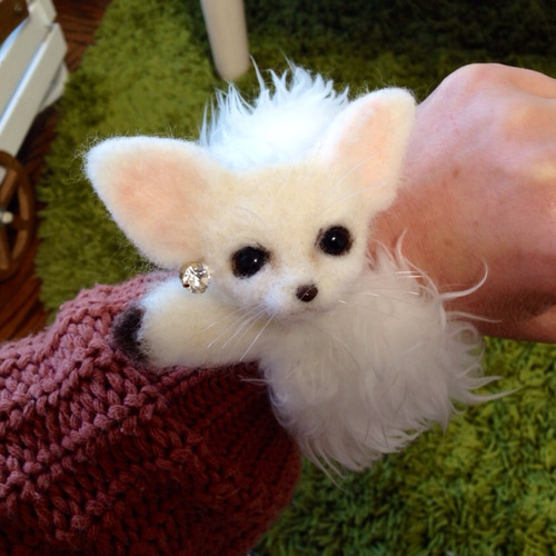 羊毛フェルト:狐(フェネック)の襟巻き風アクセサリー 羊毛フェルト