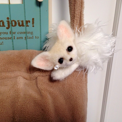 羊毛フェルト:狐(フェネック)の襟巻き風アクセサリー 羊毛