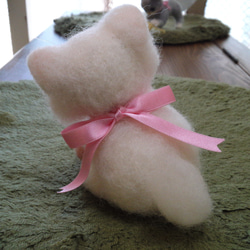 羊毛フェルト・白い子猫の毛糸玉遊び 4枚目の画像