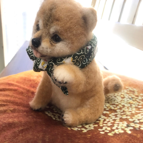 激安商品 羊毛フェルト:豆柴の赤ちゃん(お手ポーズ) 羊毛フェルト ♪め 羊毛フェルト