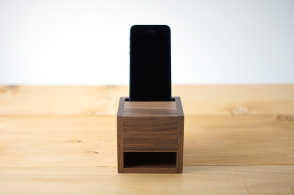 114-001　iPhone WoodSpeakerStand （ウォールナット） 4枚目の画像