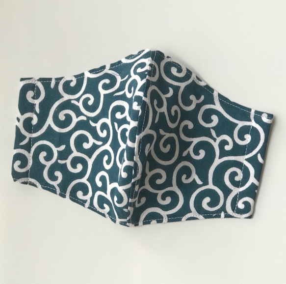 ≪日本製≫手ぬぐいマスク【唐草】（大人用） 2枚目の画像