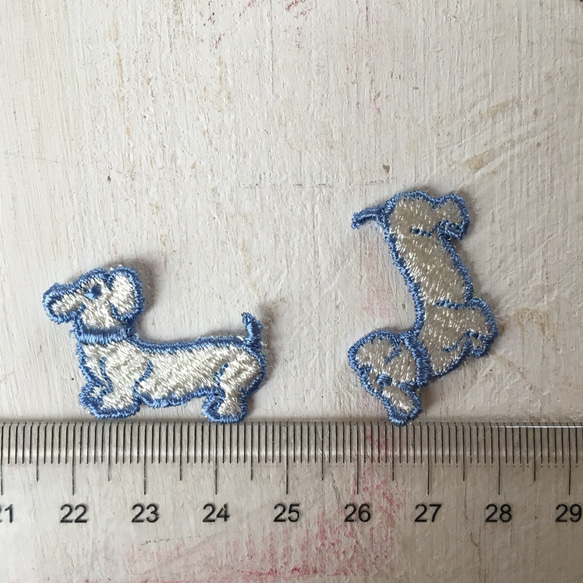 【刺繍調シリーズ】2枚セット✳︎ダックスフンドワッペン✳︎縫い付けタイプ 3枚目の画像