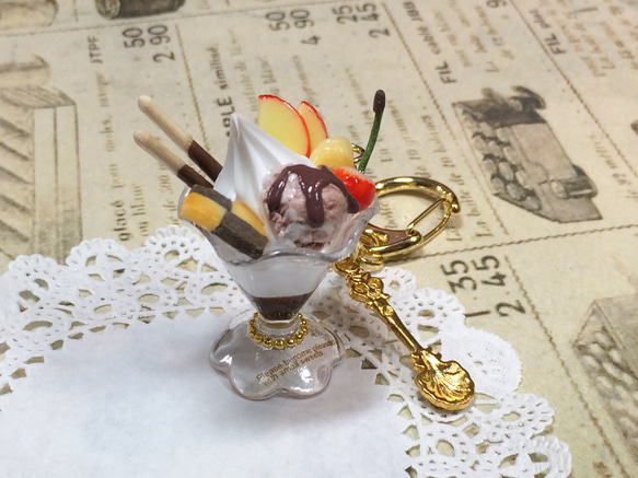 スイーツデコ☆チョコレートパフェのキーホルダー 2枚目の画像