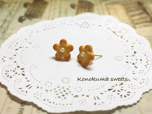 【Sale】スイーツデコ☆お花クッキーのピアス 1枚目の画像