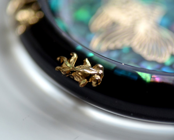 【価格変更】螺鈿細工風レジンのアクセサリートレイ(金魚) 3枚目の画像