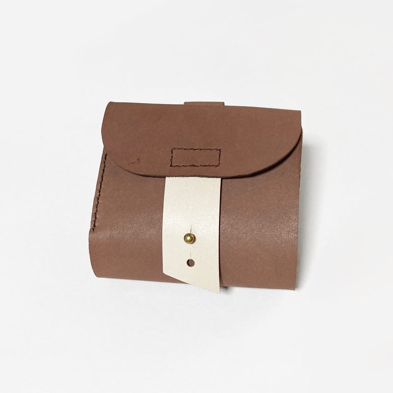 牛革の二つ折り財布（ミルクチョコ×ナチュラル）