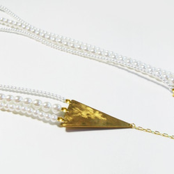 真鍮製三角とパールの3連ネックレス 2枚目の画像