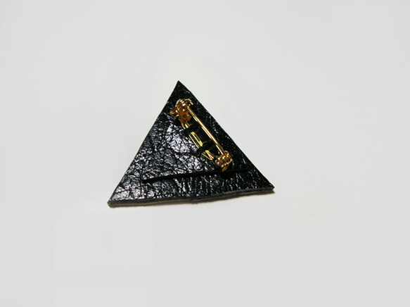 正三角形のカラフル革ブローチ 4枚目の画像