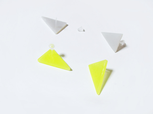 （再販）二等辺三角形のピアス 3枚目の画像