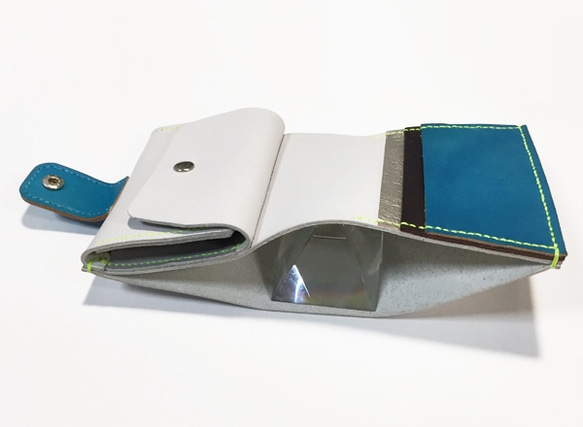 牛革のお財布（ライトグレー×ブルー×ネオンイエロー） 4枚目の画像