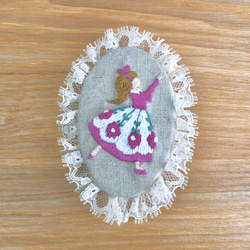 アリスの刺繍ブローチ ブローチ maron 通販 9656305｜Creema(クリーマ