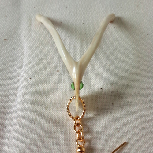 本物の骨で創った☆ピアス WISHBONE ピアス（フック・チェーン