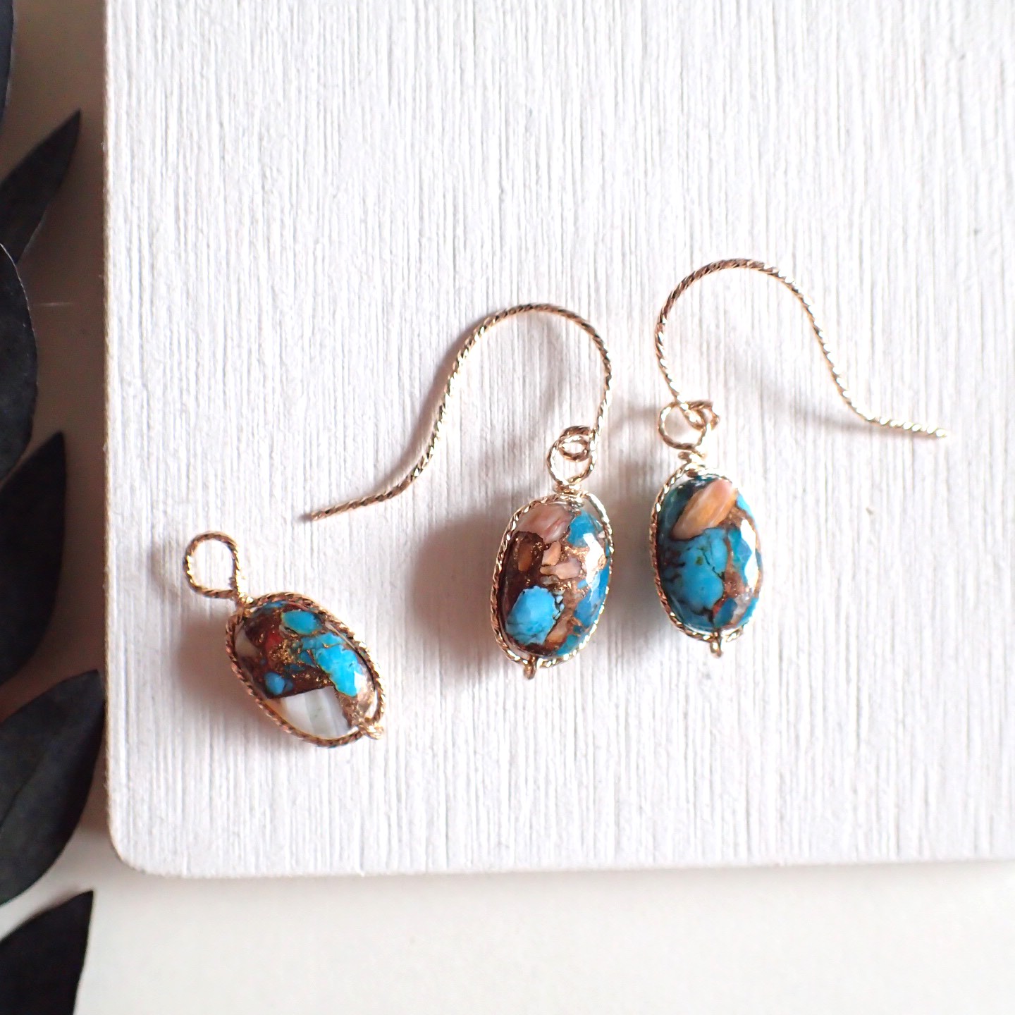 ◆14kgf◆世界にひとつのオイスターカッパーターコイズ。ワイヤーワークのピアス。チャーム付き