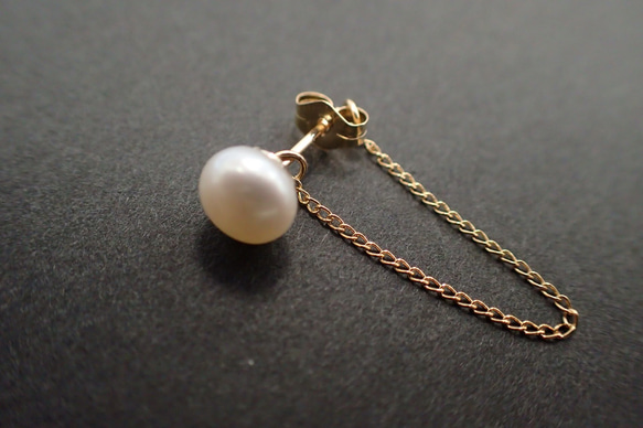 14kgf/淡水珍珠金屬鍊裝飾耳環【單耳用】 第2張的照片