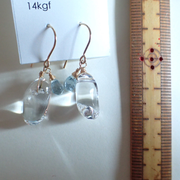 ◆14kgf◆冰塊。有機水晶和藍色托帕石鉤形耳環 第5張的照片