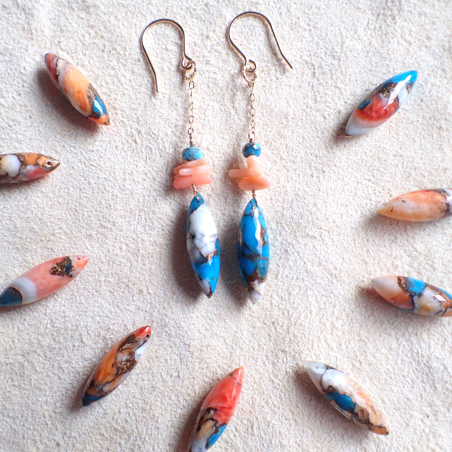 ◆14kgf◆世界にひとつのオイスターカッパーターコイズ。デュウドロップ ブリオレット。コーラルを合わせたロングピアス