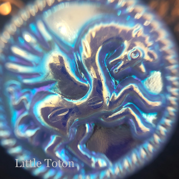 ペガサスが光り羽ばたく ガラスボタンとリングが連なるネックレス ブルー Mサイズ オーロラ ヴィンテージ チェコ 4枚目の画像