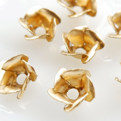 12個　USA真鍮製スタッカブル・フラワーパーツ【インナー・フラワー】 3枚目の画像