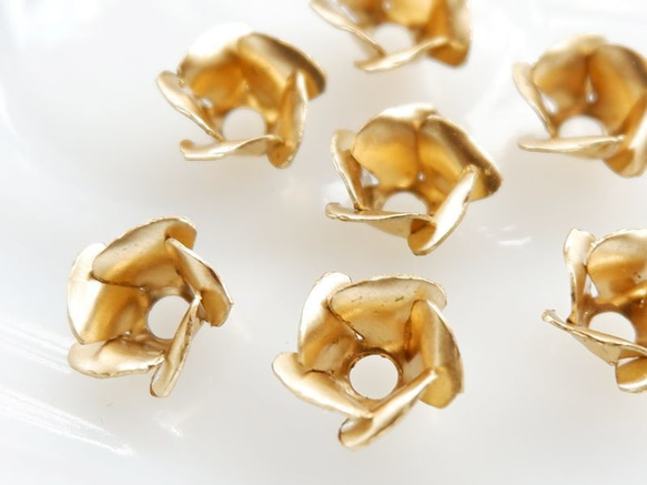 12個　USA真鍮製スタッカブル・フラワーパーツ【インナー・フラワー】 3枚目の画像