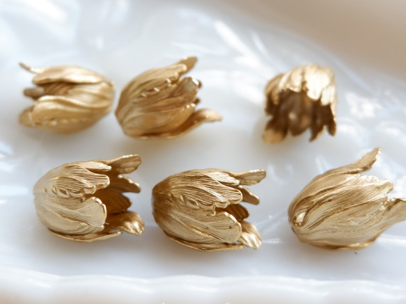 10個　USA 真鍮製お花のビーズキャップ 【特大】 2枚目の画像