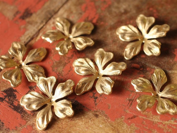 6個　USA真鍮製フラワーパーツ【穴なし変形フラワー】 3枚目の画像