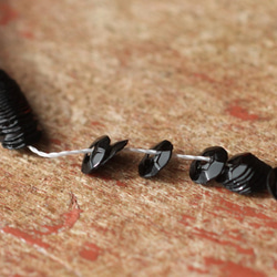 フランスヴィンテージのスパンコール【リッチブラック・カップ4mm】1本　オートクチュール刺繍に。 5枚目の画像