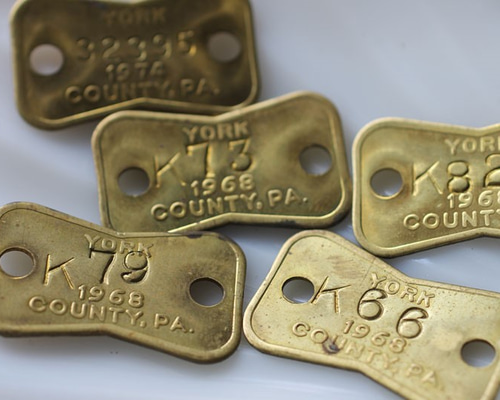 2個 ヴィンテージの真鍮製2穴ドッグタグ【A 1968年】 その他素材