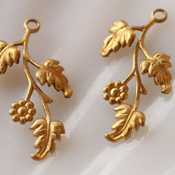 4個 USA真鍮製スタッカブル・立体フラワー＆リーブス 1枚目の画像