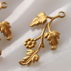 4個 USA真鍮製スタッカブル・立体フラワー＆リーブス 3枚目の画像