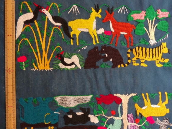 モン族の刺繍布【動物・青緑B】 4枚目の画像