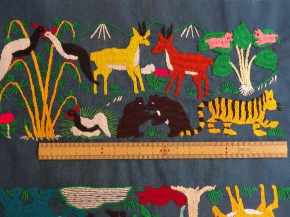 モン族の刺繍布【動物・青緑B】 5枚目の画像