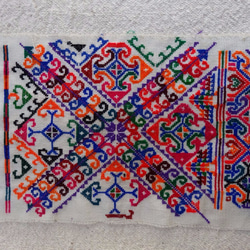 民族刺繍古布（波） 1枚目の画像