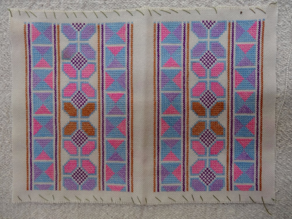 民族刺繍布（花） 1枚目の画像