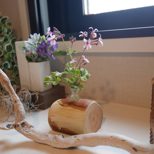 K様邸 木製花入れ 一輪挿し(ヒメシャラ) 一輪挿し・花瓶・花器 NIWAYA
