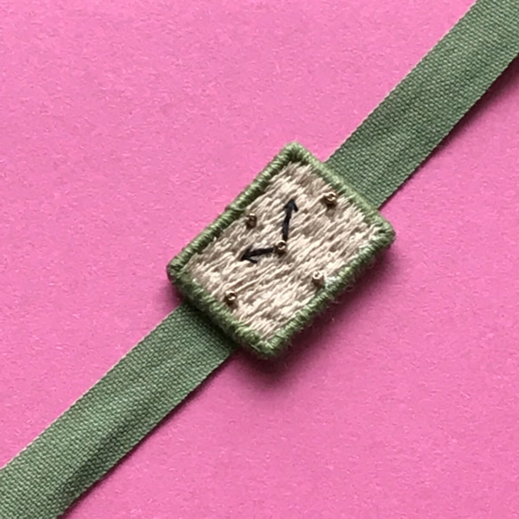 腕時計モチーフの刺繍ブレスレット 4枚目の画像