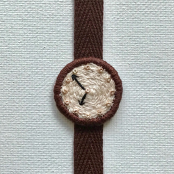 腕時計モチーフの刺繍ブレスレット 3枚目の画像