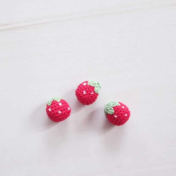 Amigurumi 紅草莓鈕扣 第1張的照片