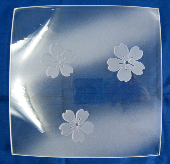 桜模様ガラス中平皿　ＳＤ４２６ 4枚目の画像