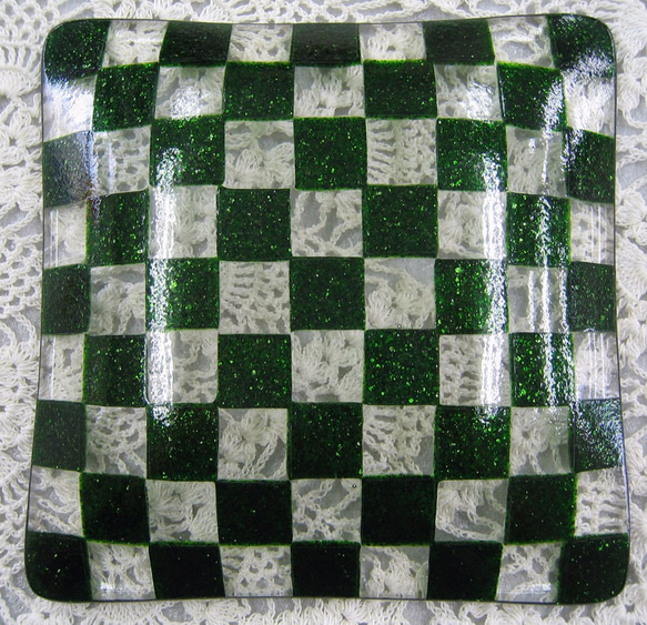 緑にキラキラ輝くガラス皿　ＳＤ３ 4枚目の画像