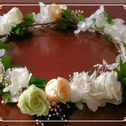 プリザーブドフラワーバラとアイビーの花冠（白アジサイ） 3枚目の画像