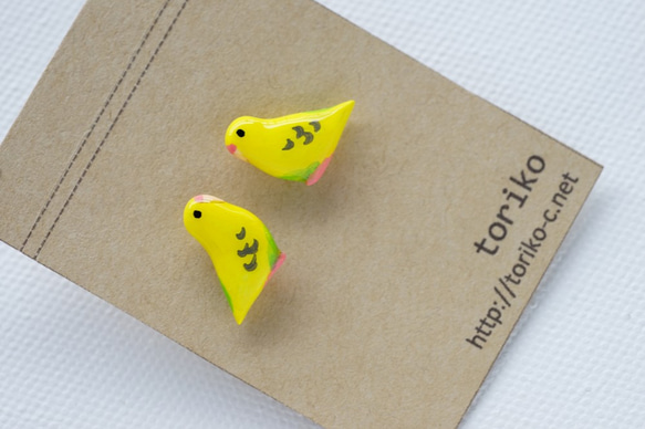 虎皮鸚鵡（黃色）樹脂加工的耳環和耳環 第4張的照片