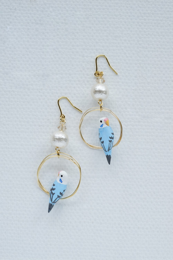 環騎虎皮鸚鵡（淺藍色）耳環，配以純棉珍珠耳環 第5張的照片
