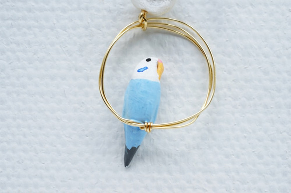 環騎虎皮鸚鵡（淺藍色）耳環，配以純棉珍珠耳環 第7張的照片