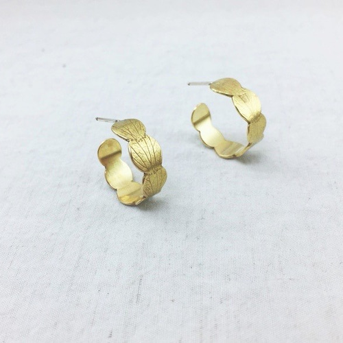 真鍮アクセサリー「リーフピアス-brass」 ピアス（スタッド・一粒